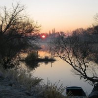 Река встречает новый день :: Леонид Корейба
