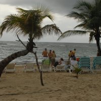 Гондурас. Штормит на пляже Табиана. :: Владимир Смольников