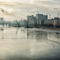 Обледеневшая Москва-река :: Людмила Финкель