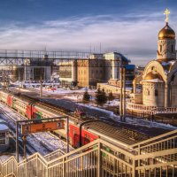 Перрон Челябинскогожелезнодорожного вокзала :: Sergey Yablokov 