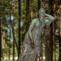 Скульптура в парке. :: Сергей Исаенко