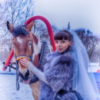Юлия и забавный конь :: dasik tarasova