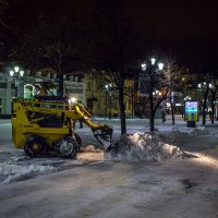 Вечерняя уборка центральной пешеходной улицы. :: Надежда 