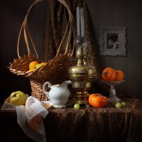 Старая лампа Brevett и фрукты :: Татьяна Карачкова