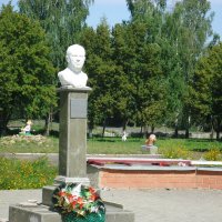 Памятник Н.С.Хрущеву на его родине .(с Калиновка Курская область ) :: Владимир Чижиков 