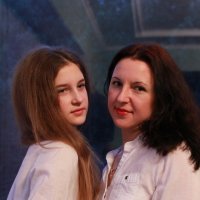связь поколений....мама и дочь :: Vitali Sheida