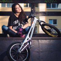Девушка с велосипедом :: Александр Губарев