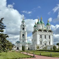 Успенский собор и колокольня Астраханского Кремля :: Сергей Сёмин
