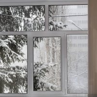 "А за окном то дождь, то снег..." :: Елена Ахромеева