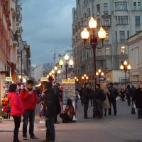 Арбатский вернисаж :: Галина 