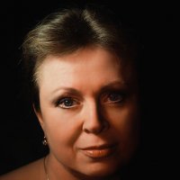 Женский портрет в темных тонах :: Анатолий Тимофеев