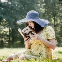 Девушка читает книгу :: Арина Дмитриева