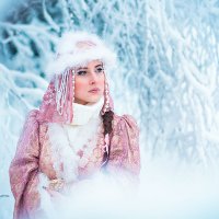 Девушкаа зима :: Ирина Кривова