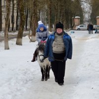 Дама с собачкой. :: Юрий Скрипченков 