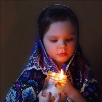 девочка со свечой :: Наталья Ткачёва