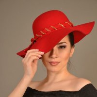 девушка в шляпке :: Dinara Sugurbayeva 