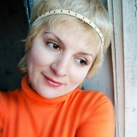 Автопортрет в оранжевом 1 :: Елена Брыкова
