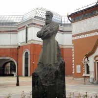 Памятник П. Третьякову в Москве (перед входом в Третьяковскую галерею). :: Елена 