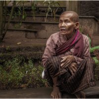 Дорогами Камбоджи...прихожанин в одном из храмов! :: Александр Вивчарик