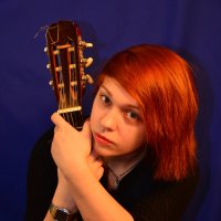 Девушка с гитарой :: Yuriy 