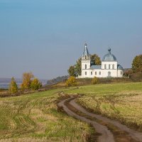 Церковь у дороги :: Вячеслав Шувалов