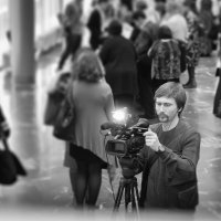 Видеооператор на церемонии "Поэт года-2014" :: Полина Дюкарева