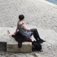 Девушка на набережной Сены. :: Виктор Качалов