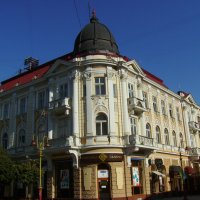 Административное  здание  в  Ивано - Франковске :: Андрей  Васильевич Коляскин