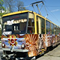 Праздничный трамвай :: Galina Belugina