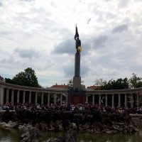 Памятник Советским солдатам! С праздником Великой Победы! :: Лариса Корженевская