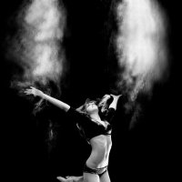 Танец с мукой :: Анна Роденко