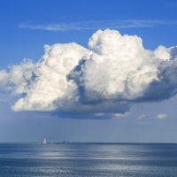 Красивое облако на фоне атомной...подозрительно) :: Виталий Кийко
