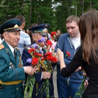 Им дарят цветы и говорят простое человеческое СПАСИБО! :: Anna Gornostayeva