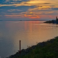 Закат над Иваньковским водохранилищем. :: Виктор Евстратов