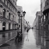 Улица Никольская в дождь. Москва. :: Ирина Бирюкова