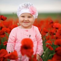 Детская фотосессия в маках :: Олеся Шаповалова