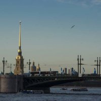 Дворцовый мост и Петропавловская крепость :: Сергей Sahoganin