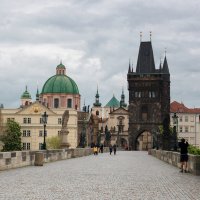 Прага, Карлов мост облачным утром :: Денис Глебов
