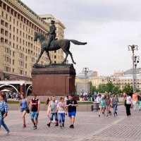 На площади Революции :: Владимир Болдырев