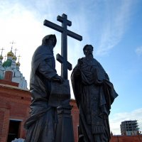 Памятник Кириллу и Мефодию в Йошкар-Оле. :: Лариса 