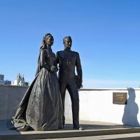 Памятник молодоженам Грейс Келли и Ренье III :: Лариса 