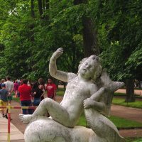 Скульптура в Петергофе (Санкт-Петербург, Петродворцовый район) :: Павел Зюзин