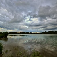 Меняя цвет несутся облака :: Владимир 