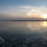 Закатное настроение и осенний ледоход на реке Амур :: Виктор Алеветдинов