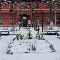 Монастырь. Повседневная жизнь. Первый снег. :: Геннадий Александрович