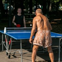 Тенис в парке :: Евгений Поляков