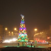 Новогодний городок у ГПНТБ на площади Пименова :: Наталья Золотых-Сибирская