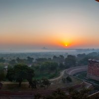 Индия.Вид на Тадж-Махал со стен Красного форта (резиденции Падишаха) .Утро :: юрий макаров
