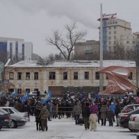 Праздник на фоне разрухи. :: Владимир Михеев