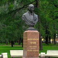 Памятник-бюст Н.В.Гоголю :: Сергей Карачин